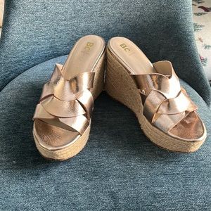 Rose gold wedges